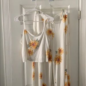 Gilly Hicks by Hollister set